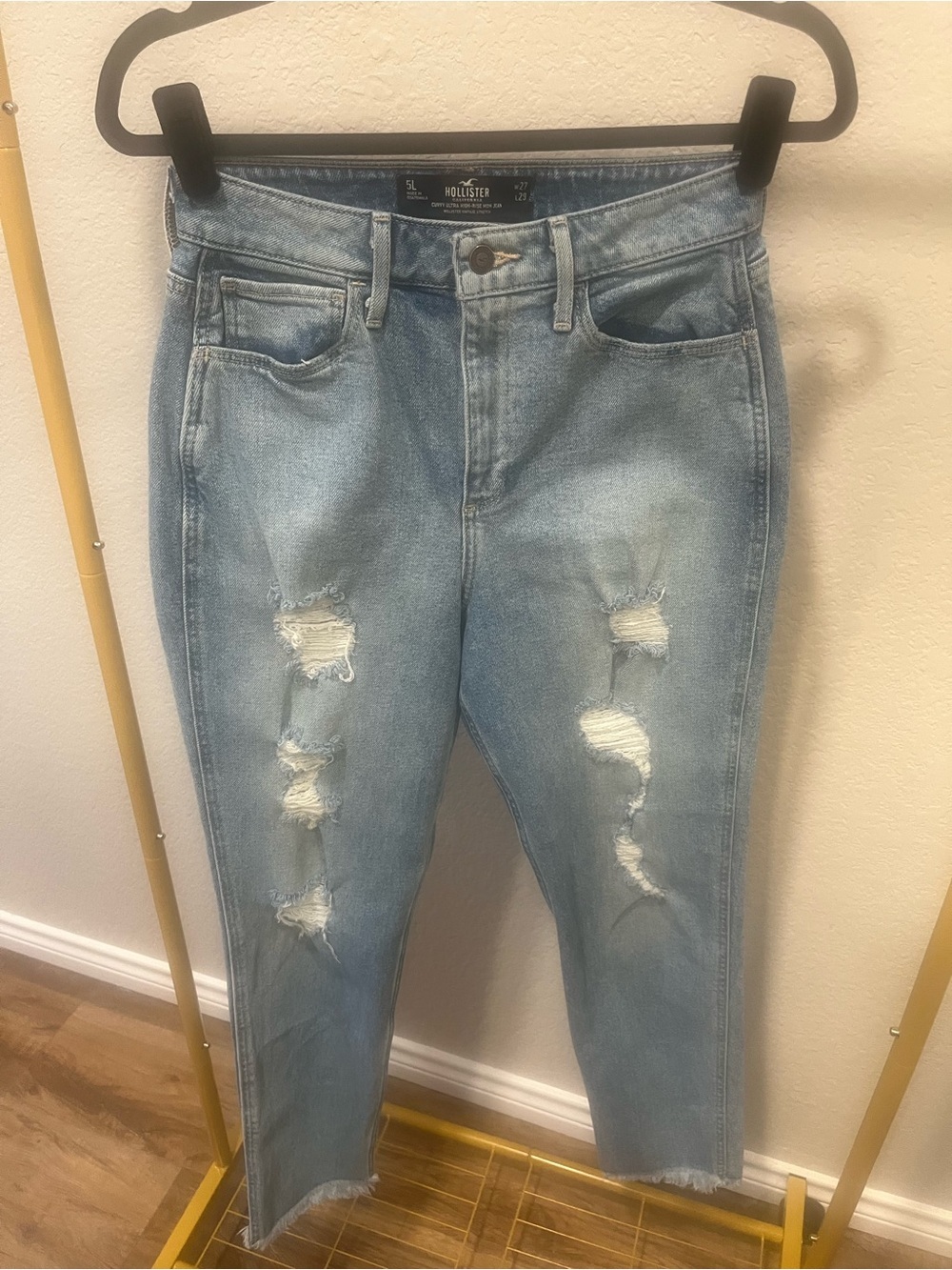 Hollister Curvy Ultra High-Rise Mom Jeans 5L W27 L29 Distressed Light Wash